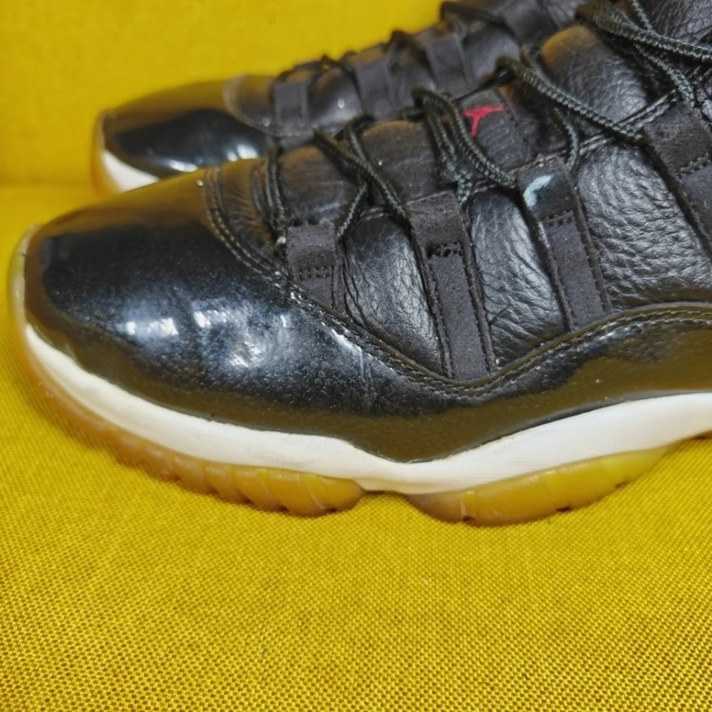 Air Jordan XI Retro Basketball Black White Sneakers Men's Size 10